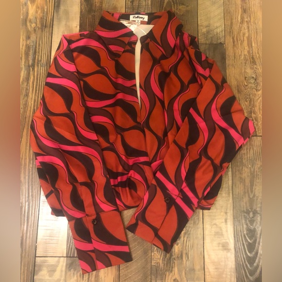 Red Berry Size Medium Blouse - Picture 9 of 14